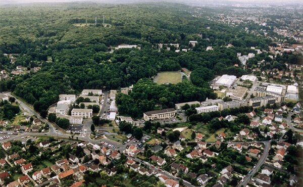 Dissuasion : Dissoute en 2011, la base aérienne 921 « Frères Mahé » a été réactivée à Taverny